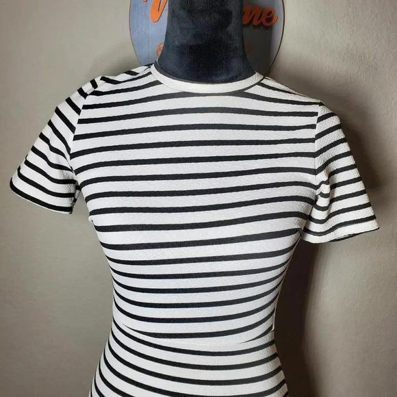 Soprano Stretchy Striped Fit & Flare Short Sleeve Dress Size XS White Black NWOT - Picture 10 of 16